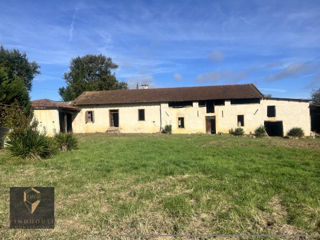 ANCIENNE FERME A RENOVER 200 M2 1 Ha VUE PYRÉNÉES
