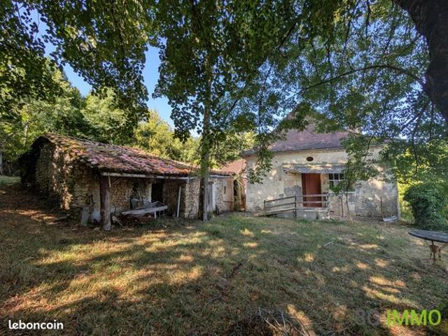 Ancienne ferme avec dépendances et grange sur grand terrain dans la verdure