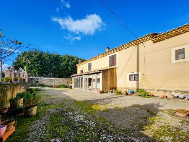 Ancienne ferme avec dépendances et jardin attenant à rénover