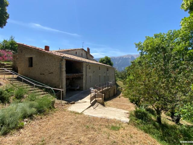 Ancienne ferme avec dépendances en Drôme Provençale 200m² Plaisians