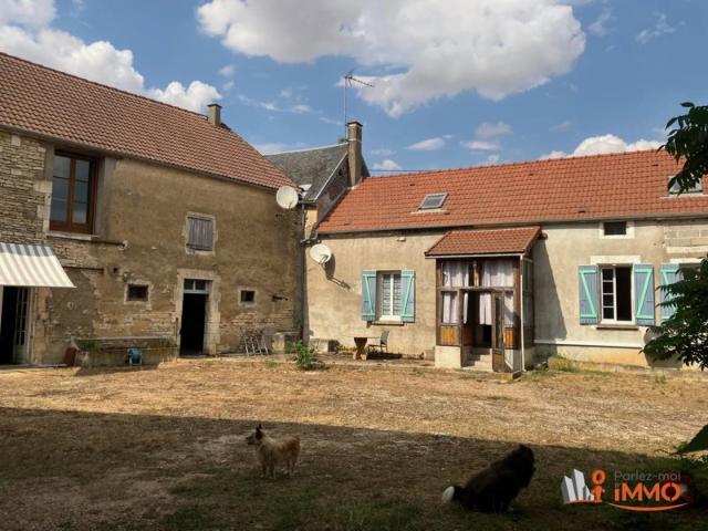 Ancienne ferme avec grandes dépendances