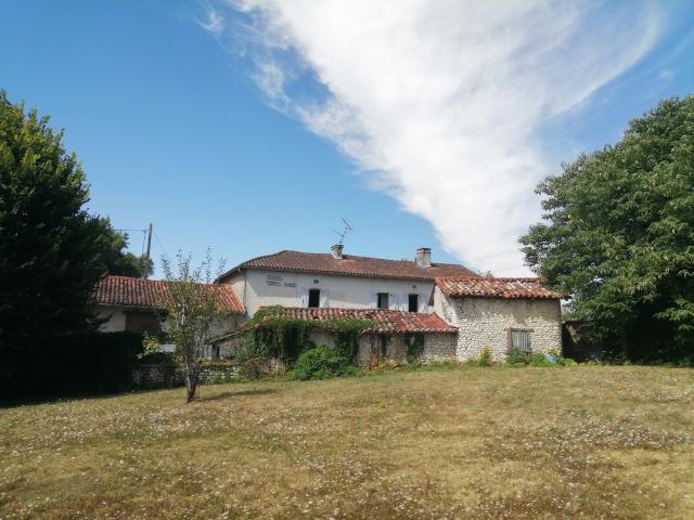 Ancienne ferme avec granges