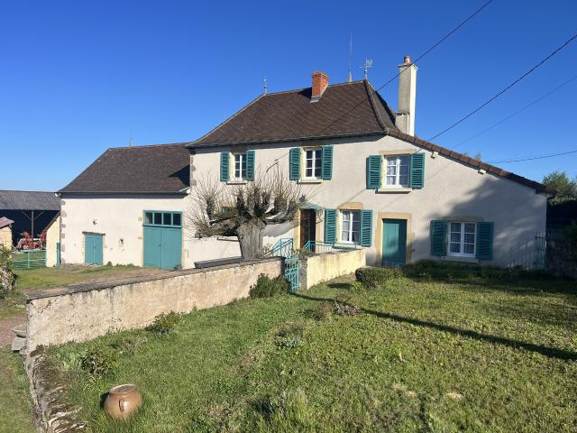 Ancienne ferme avec vue sur le bocage brionnais