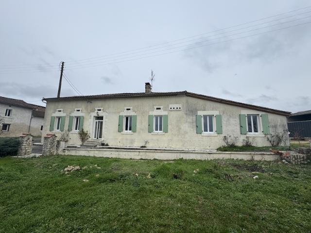 Ancienne ferme avec 9100m2, dépendances et gite a finir