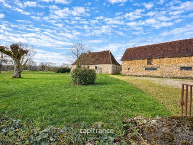 Ancienne ferme de tabac à réinventer – Maison en pierres, grange et séchoir