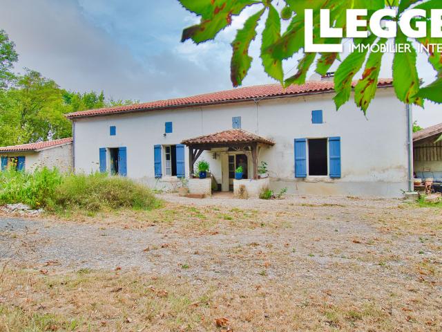 Ancienne ferme de caractère du XIXᵉ siècle – Propriété de charme avec grange, pigeonnier, bois et prairies