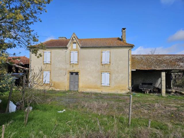 Ancienne ferme en activité situeé dans un cadre paisible paisible