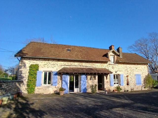 Ancienne ferme en pierre avec grange séparée et jardins arbo. 127m² Bussière Galant