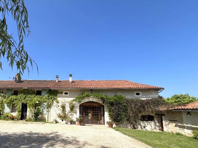 Ancienne ferme magnifiquement rénovée avec maison d'amis et pisc