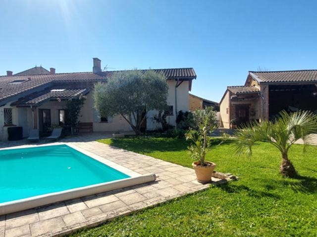 Ancienne ferme rénovée avec piscine 236 m2 habitables pr