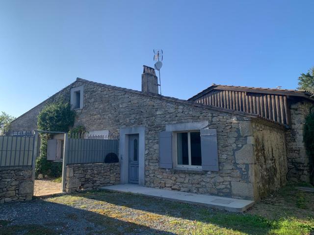 Ancienne ferme rénovée de 186 m2 avec diverses dépendances e. 186m² Pellegrue