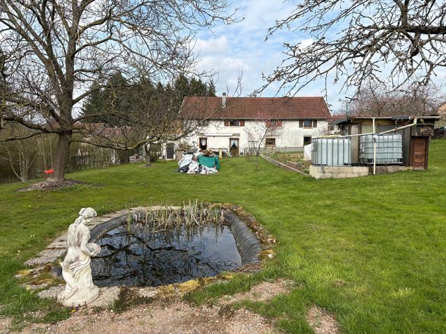 Ancienne ferme rénovée, divisée en deux appartements