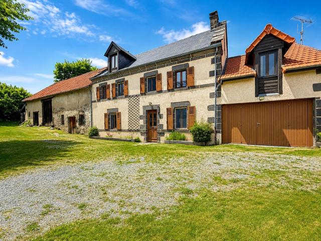 Ancienne ferme rénovée 173m² Manzat