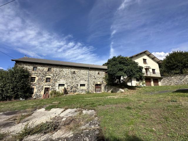 Ancienne ferme ST HOSTIEN