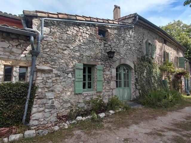 Ancienne ferme sur 3 hectares