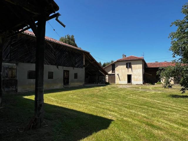 Ancienne ferme sur 1ha aux portes du bourg 92m² Castelnau Magnoac