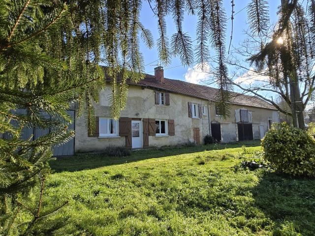 Ancienne ferme sur un terrain constructible de 8 800 m2