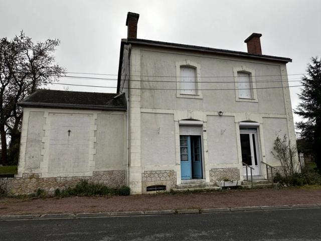 Ancienne gare à rénover SAVIGNE SUR LATHAN