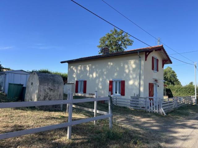 Ancienne gare dans un endroit tranquille