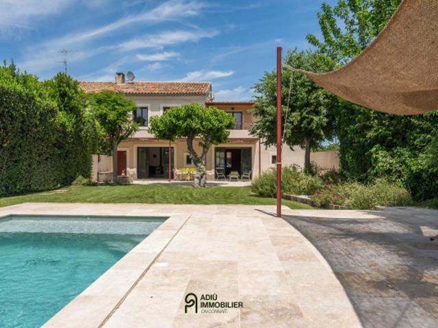 Ancienne grange en pierre rénovée avec piscine et terrain de pétanque