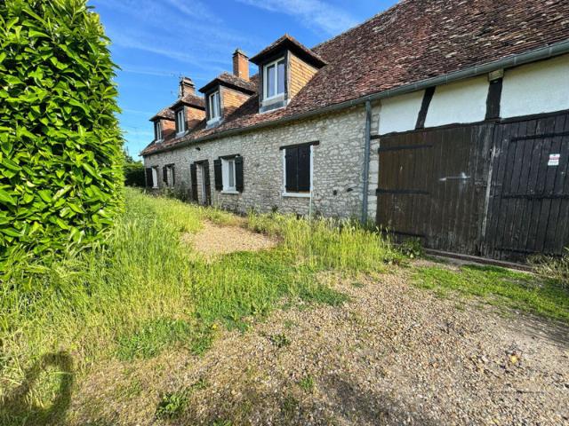 Ancienne longère avec piscine couverte et grange à vendre à Nogent sur Vernisson 149 m² sur 2800 m² de terrain
