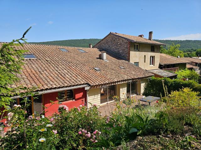 Ancienne manufacture rénovée avec jardin, garage et atelier 248m² Bélesta