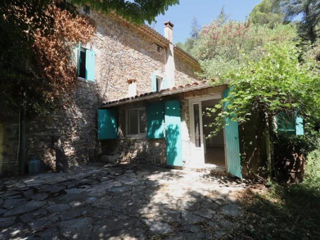 Ancienne magnanerie 185 m2 sur terrain de 9000 m2