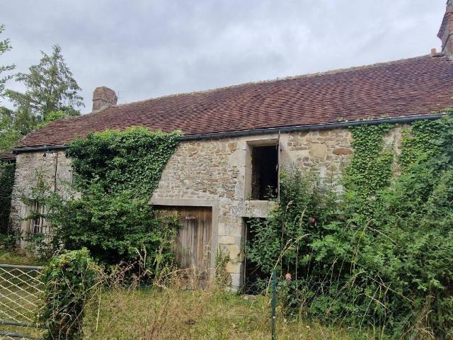 Ancienne maison à vendre. Réhabilitation totale à prévoir