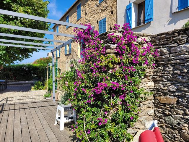 Ancienne maison de maître rénovée vue mer
