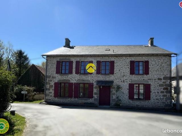 Ancienne maison en pierre et parc