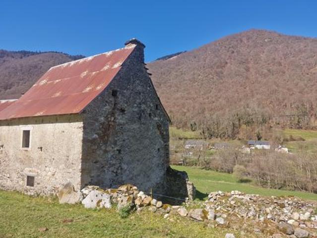 Ancienne maison habitation et grange à restaurer