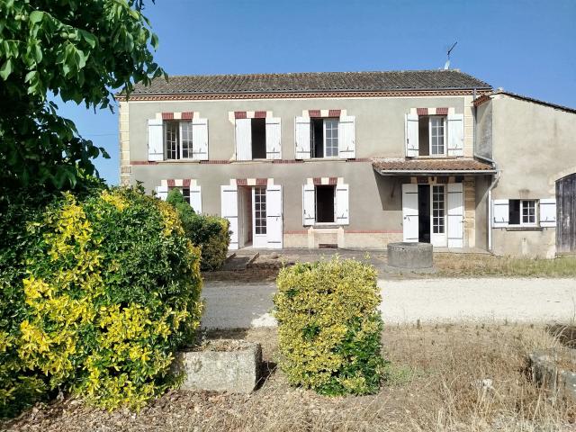Ancienne propriété viticole à réinventer au cœur de la campa. 249m² Caplong