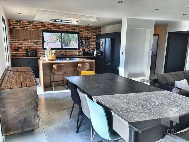 ANCÔNE, maison de 110 m2 de plain pied
