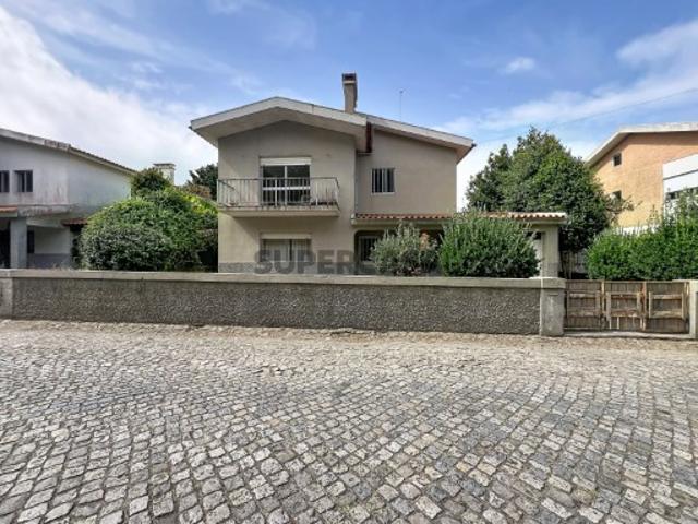 Âncora Moradia com 2 apartamentos T3
