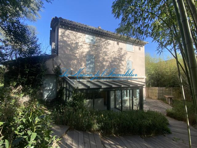 ANDUZE, maison en pierres rénovée de type F6 avec piscine et