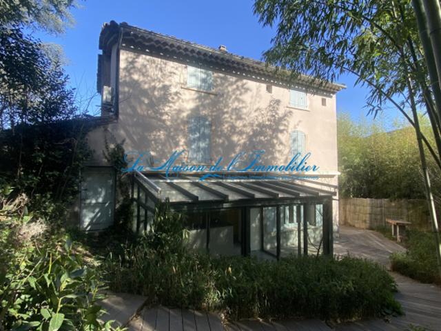 ANDUZE, maison en pierres rénovée de type F6 avec piscine et