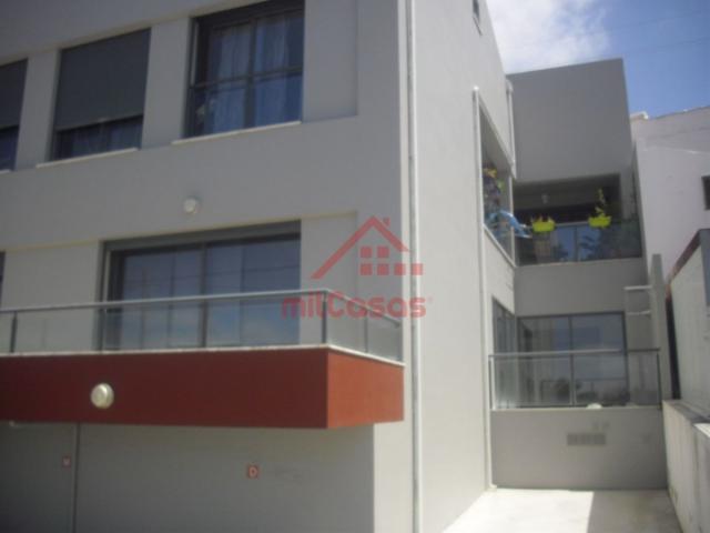 Andar com 3 assoalhadas, com terraço e arrecadação, na periferia da cidade de Torres Vedras!