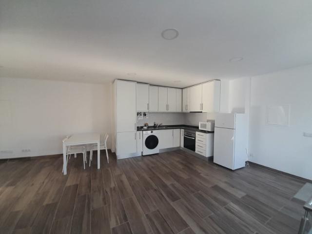 Andar de moradia com 2 quartos, para arrendamento anual