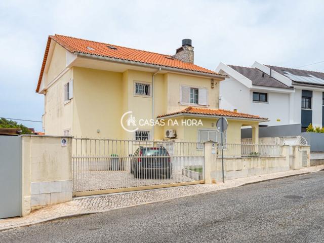 Andar de Moradia convertida em clínica | Potencial para habitação ou atividade profissional | Alcabideche