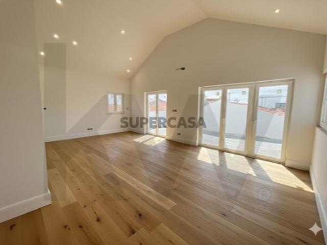 Andar de Moradia T4 no Centro Histórico da Póvoa de Santa Iria