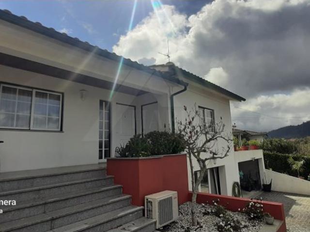 Andar de moradia T2 na Ribeira