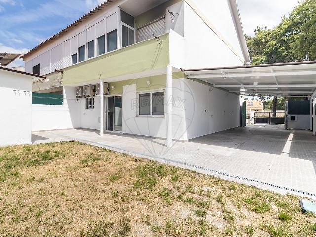 Andar de Moradia T2 com Excelente Espaço Exterior – Foros da Amora