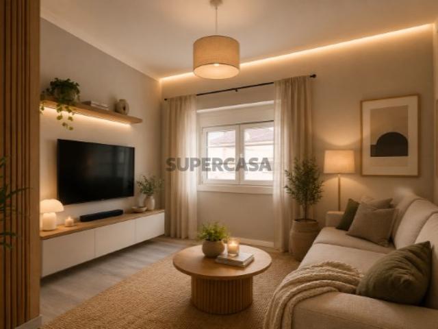 Andar de Moradia T2 com Logradouro e Lavandaria Abrigada