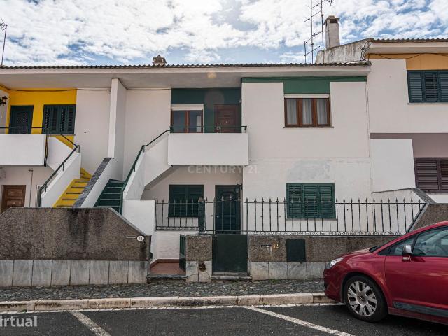 Andar de Moradia T2 em Nossa Senhora das Neves