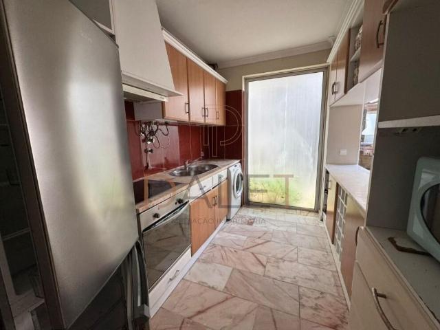 Andar de moradia T2 em S.Quintino com terraço, lareira e excelente qualidade de vida perto de Lisboa