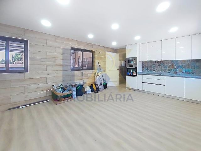 Andar de Moradia T3 muito bem localizado em Bustos!