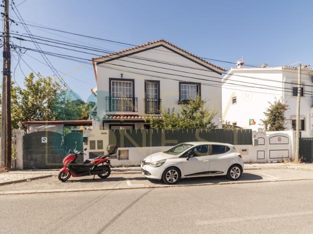 Andar de Moradia T3 com Entrada Independente e Espaço Exterior na Quinta do Conde