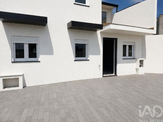 Andar de moradia T3 em Arcozelo de 80 m²