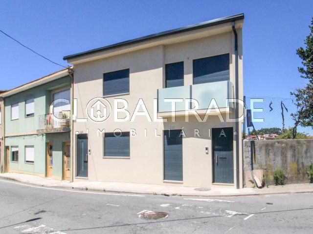 Andar Moradia T1+1 Renovado em Fânzeres