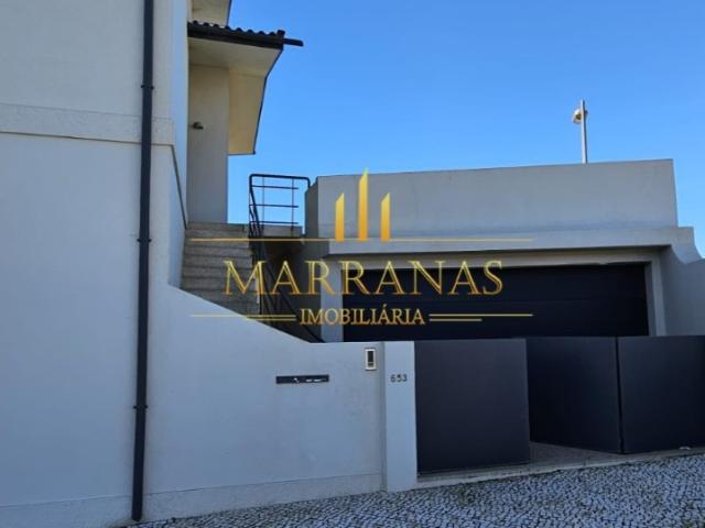 Andar Moradia T2 junto à Praia de Angeiras Excelente Oportunidade de Investimento